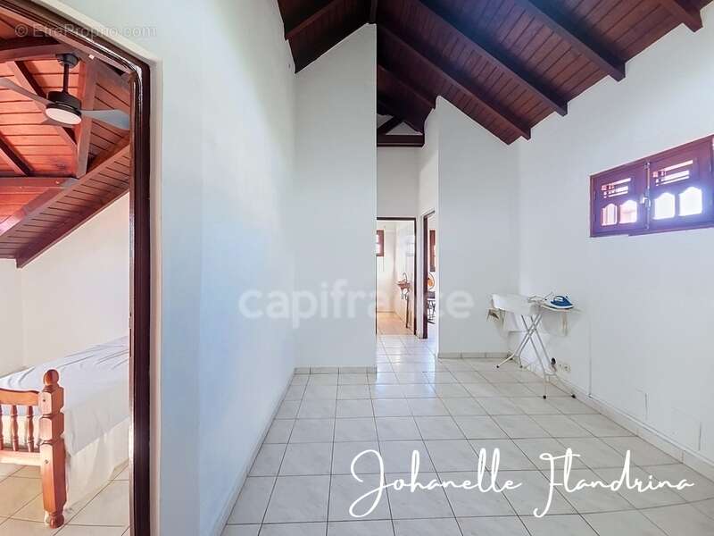 Les Abymes, Boisripeaux - Maison familiale 9 pièces de 230 m², sur 3 niveaux, garage, jardin - photo 18