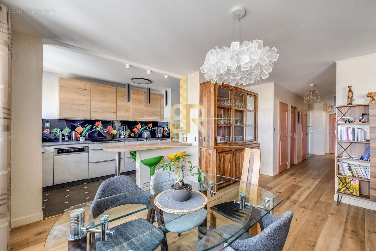 Appartement à COURBEVOIE