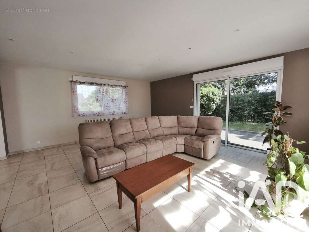 Maison 115 m² à Chalons-Du-Maine  - photo 5