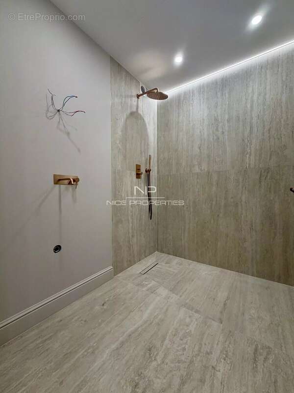 CAP D'AIL : Appartement 3 pièces avec terrasses, à rénover, dans résidence avec piscine et gardien - photo 15