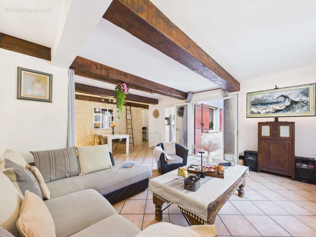 Propriété familiale composée de 2 logements – Terrain – Piscine – Tourrette-Levens - photo 20