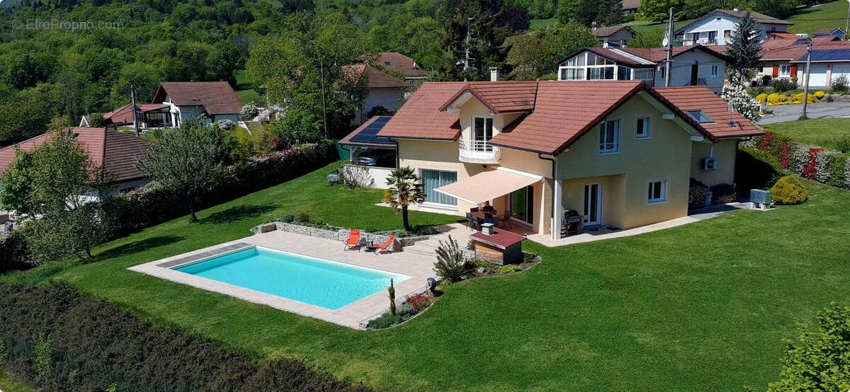 Maison à PERON