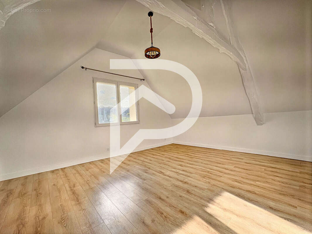 Maison à COURMELLES