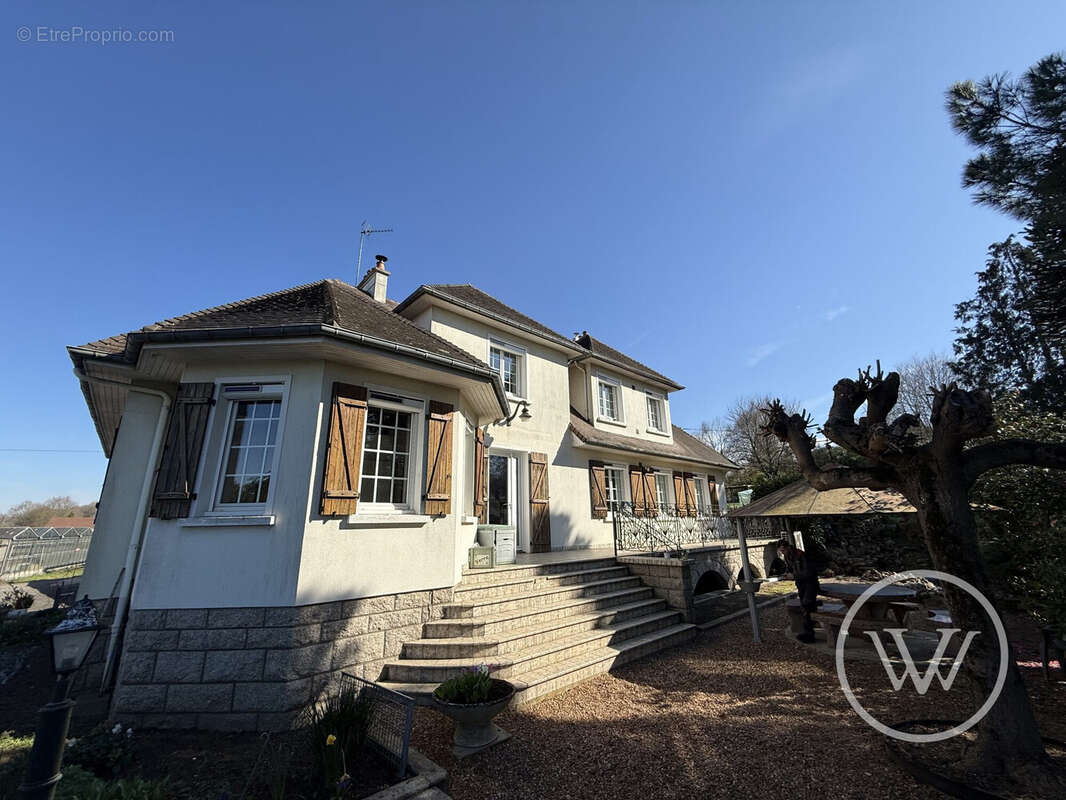 Maison à YVRE-L'EVEQUE