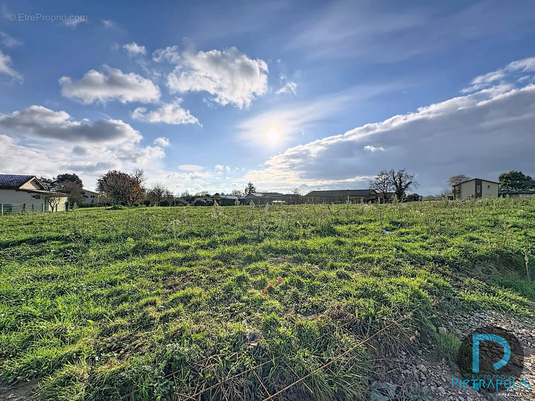 Terrain à CHAVEYRIAT