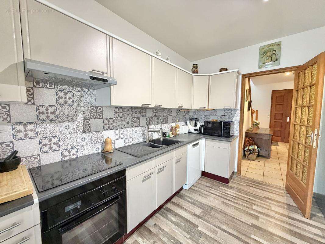 Maison à COURS-LES-BARRES