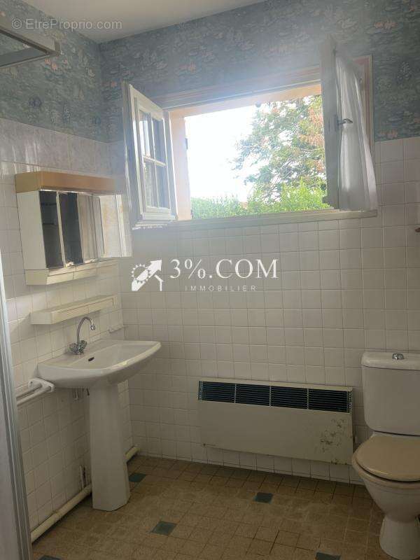 3%. com immobilier à  saint savin - photo 12