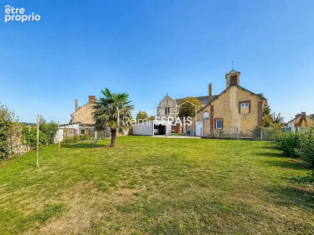 COURTOMER - Maison familiale clé en main avec jardin clos au coeur du bourg ! - photo 2