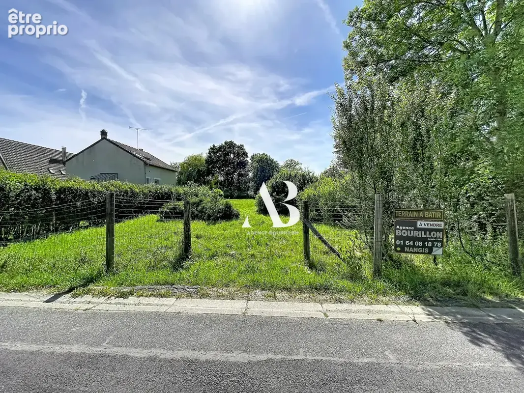 Photo Terrain à Villeneuve-Les-Bordes au prix de 69 000€