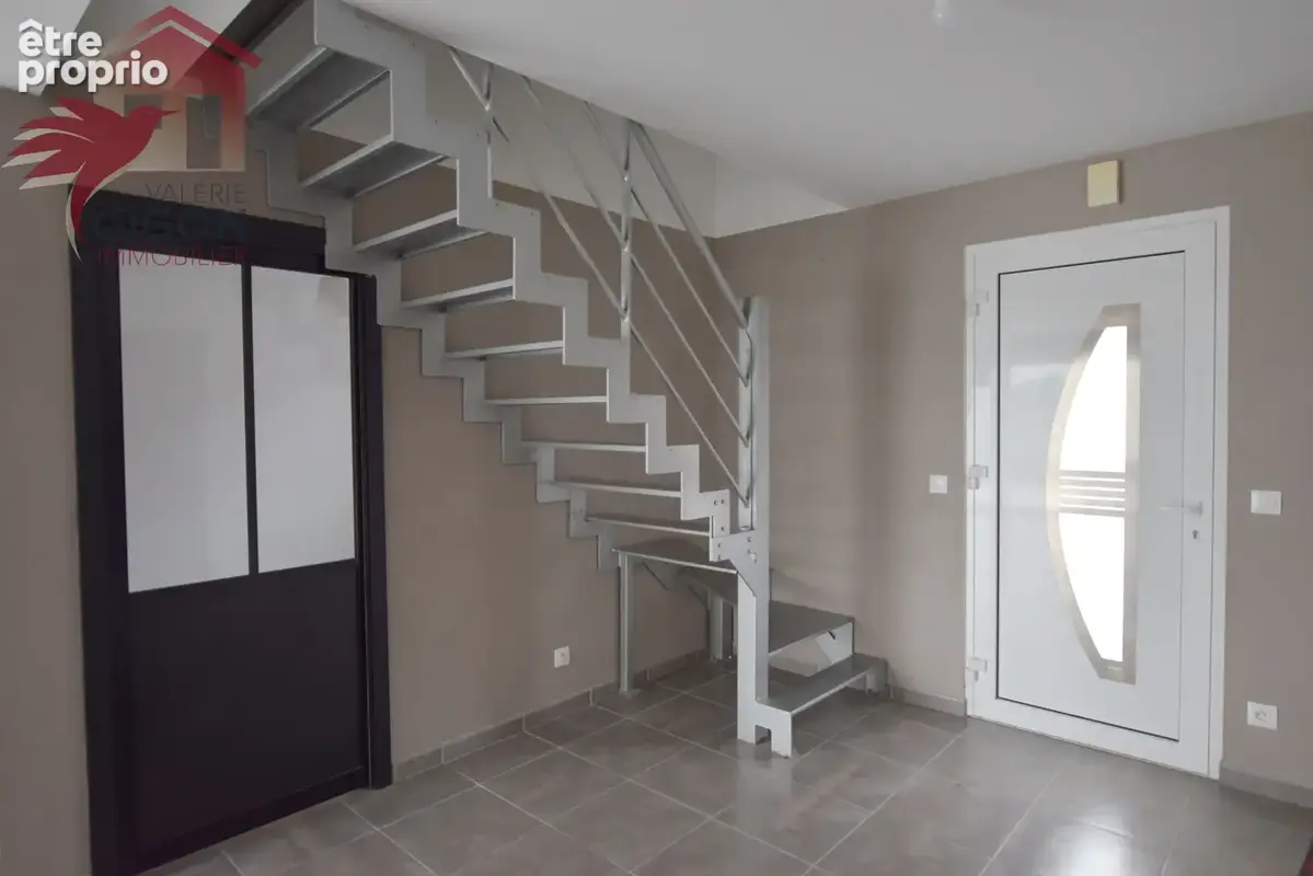 BELLE MAISON CONTEMPORAINE (2014), alliant confort moderne, fonctionnalité et prestations de qualité. - photo 2
