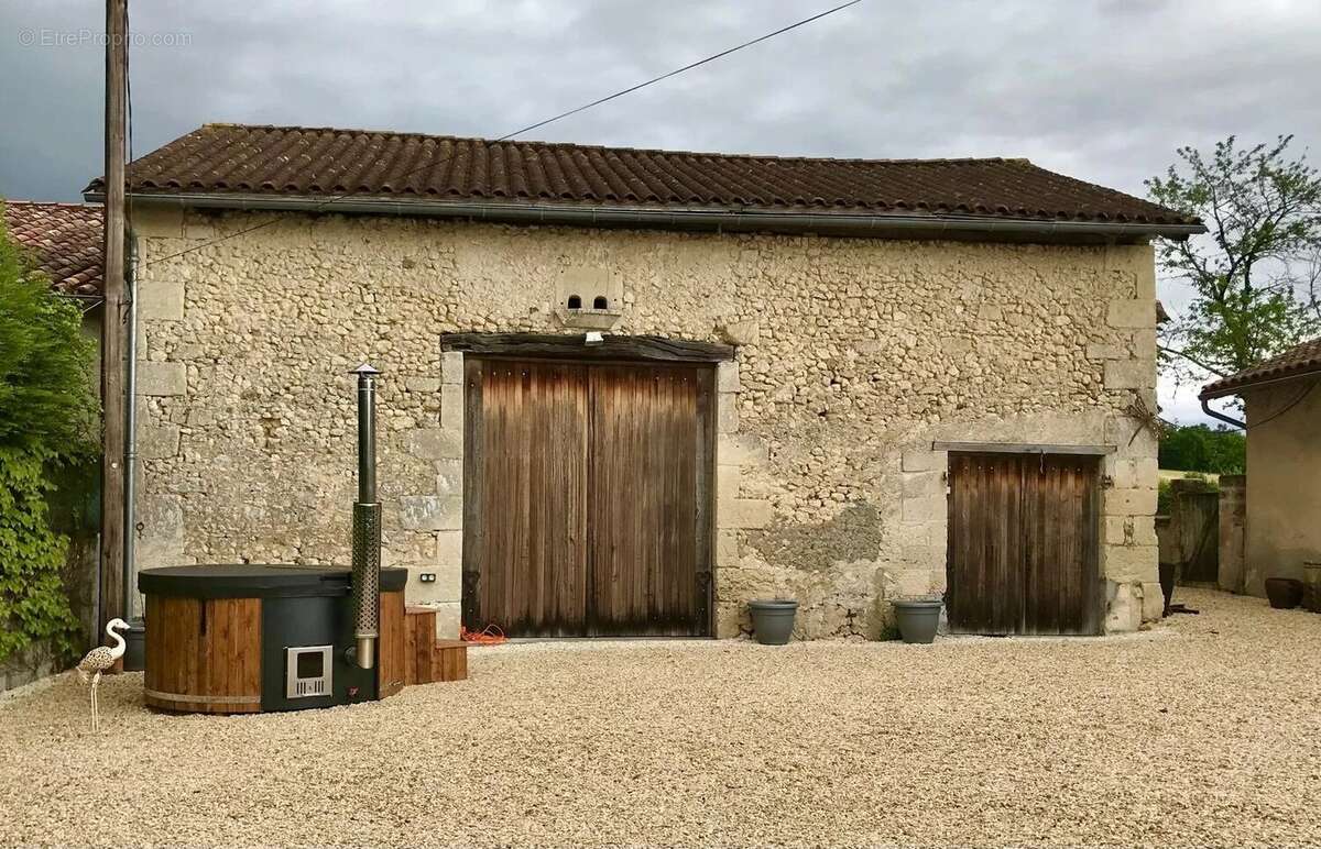 Maison de campagne rénovée avec piscine et grange séparée - photo 20