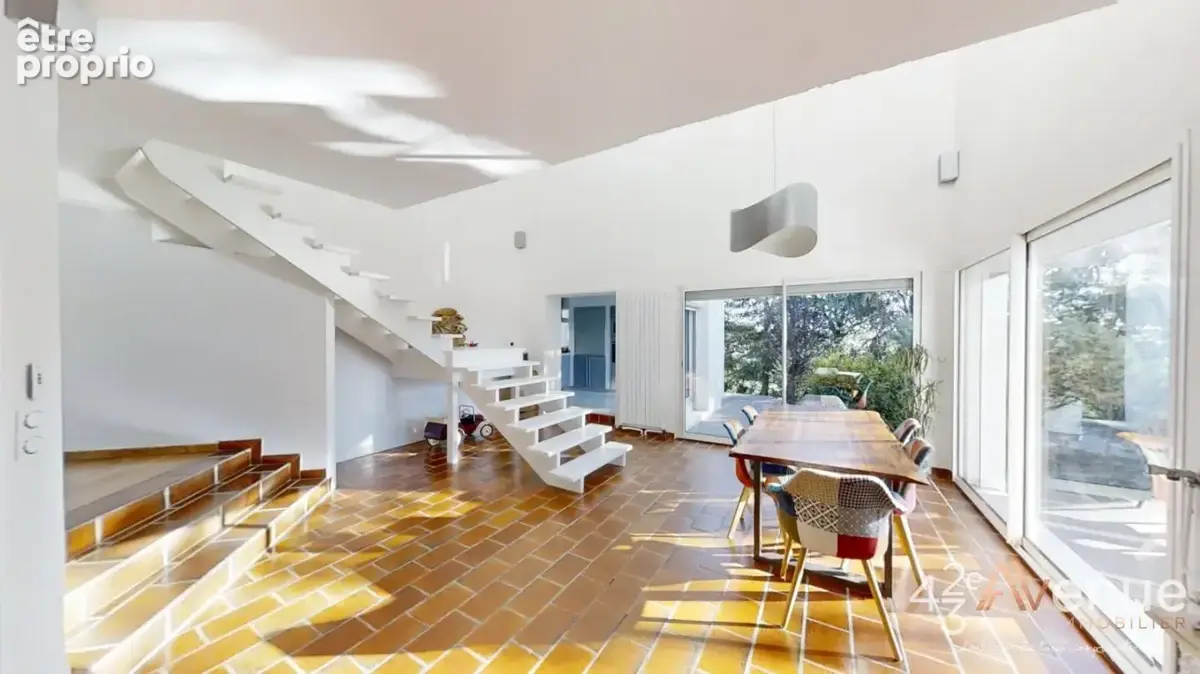 Maison 7 pièces 260 m² à vendre à Aveizieux (42330) - photo 4