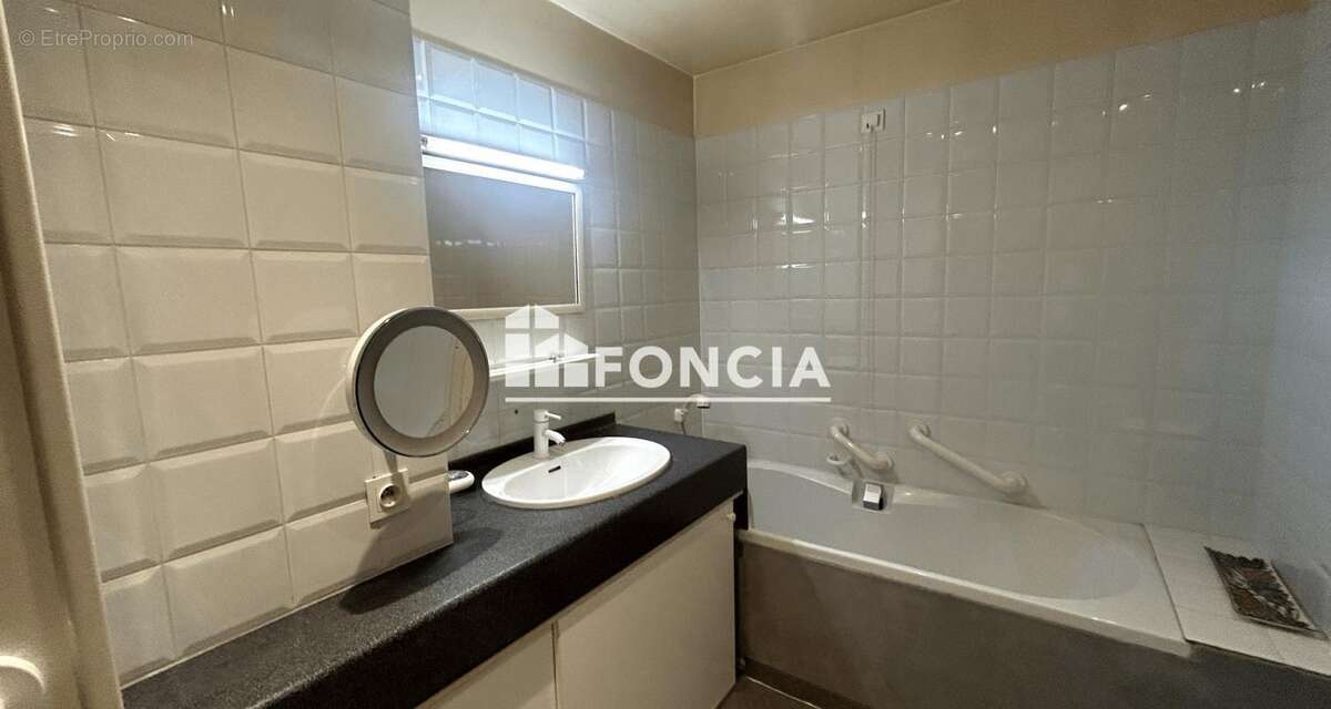 Appartement à MONT-SAINT-AIGNAN