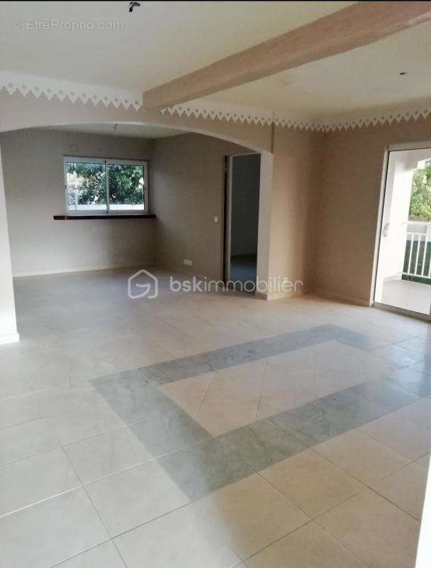 Maison à SAINTE-SUZANNE