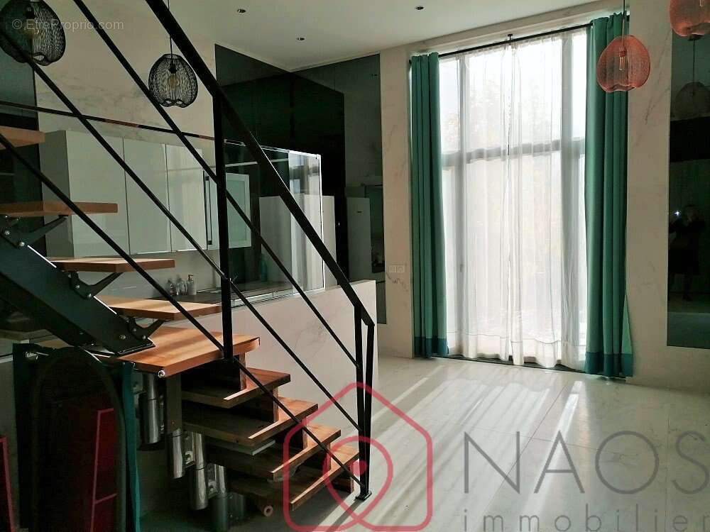 Maison à MANDRES-LES-ROSES