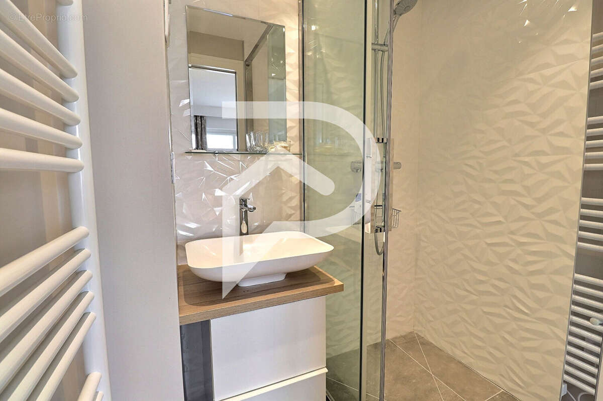 Appartement à SARTROUVILLE