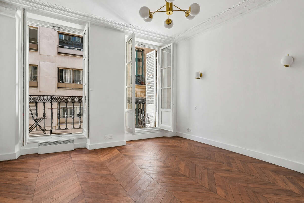 Appartement à PARIS-1E