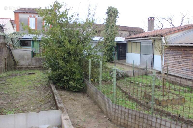 Maison à SAINT-PIERRE-MONTLIMART