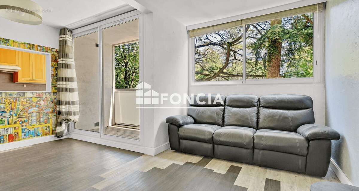 Appartement T5 de 67 m² avec balcon et vue dégagée, Box, Parking extérieur et Cave. Proximité toutes commodités - photo 3