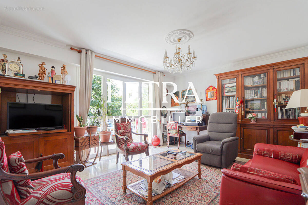 Appartement à L&#039;HAY-LES-ROSES