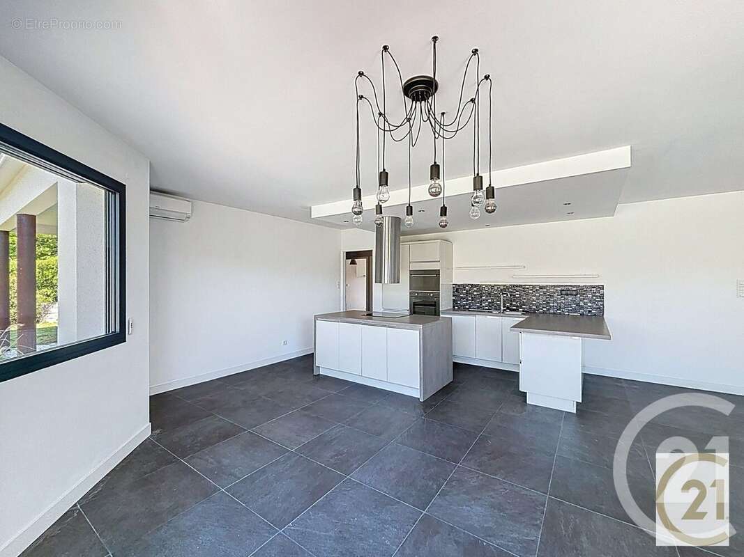 Maison à AYGUESVIVES