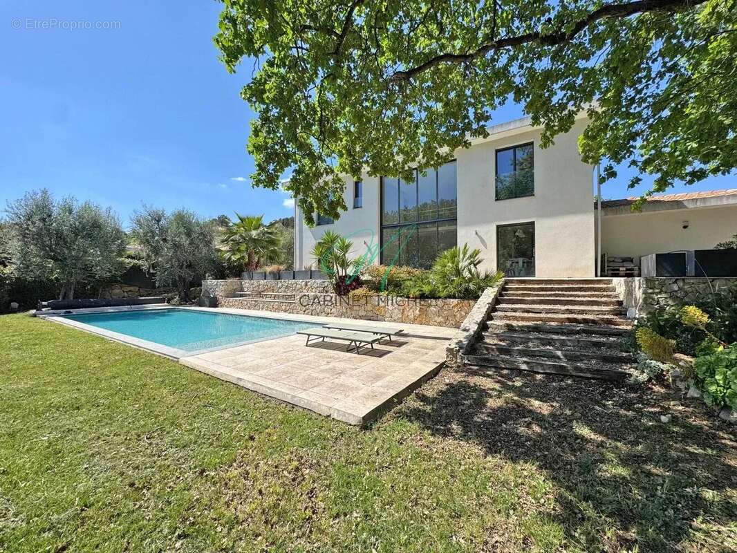 Maison à ROQUEFORT-LES-PINS