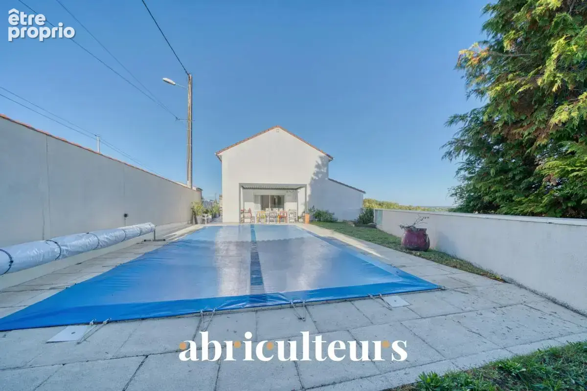 Maison familiale de 154 m² avec piscine en vente à Val-de-Cognac (16370) - photo 6