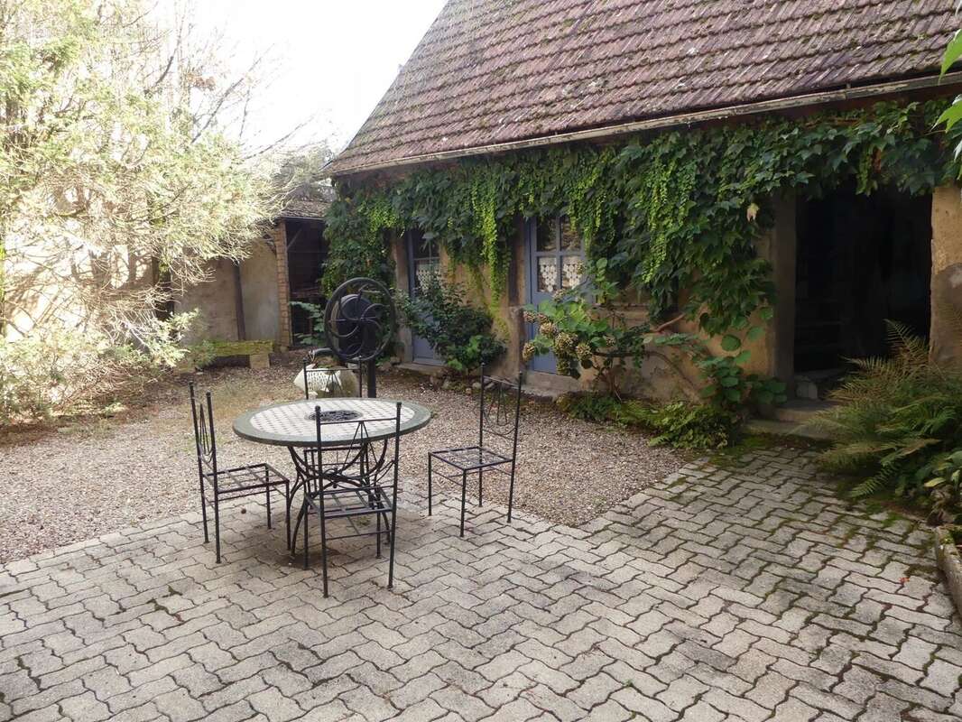 Appartement à TOULON-SUR-ARROUX