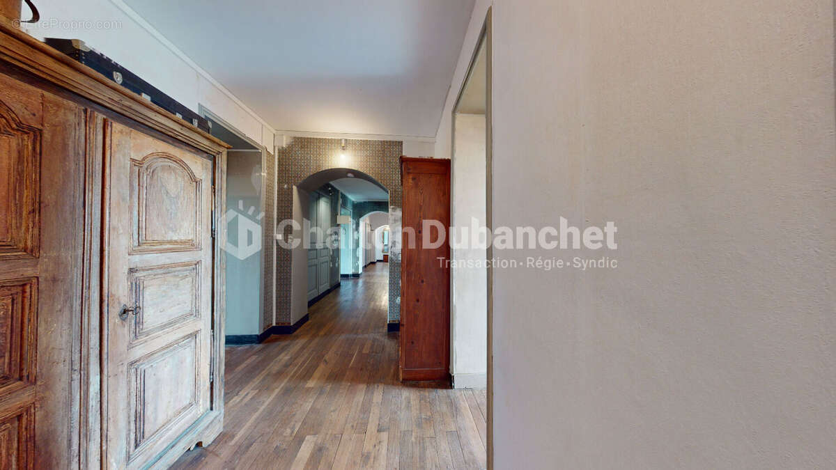 Maison à SAINT-PRIEST-LA-ROCHE