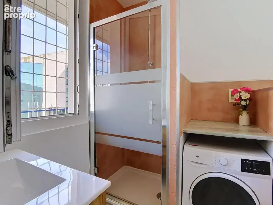 Toulon Le port (83000) Studio 25m² refait a neuf avec balcon - photo 6