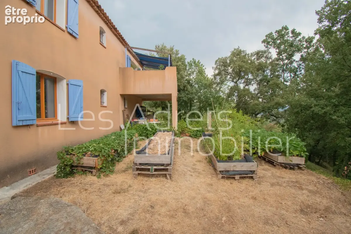 Maison au calme avec 4 chambres, grand terrain et superbe potentiel - photo 22