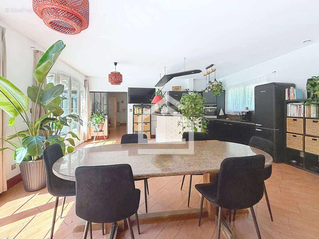 Élégante maison avec dépendance, parc paysager, piscine et au calme - photo 9