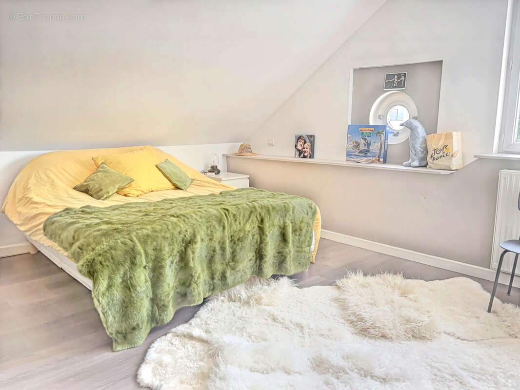 En vente à Tresserve : propriété avec piscine - photo 6