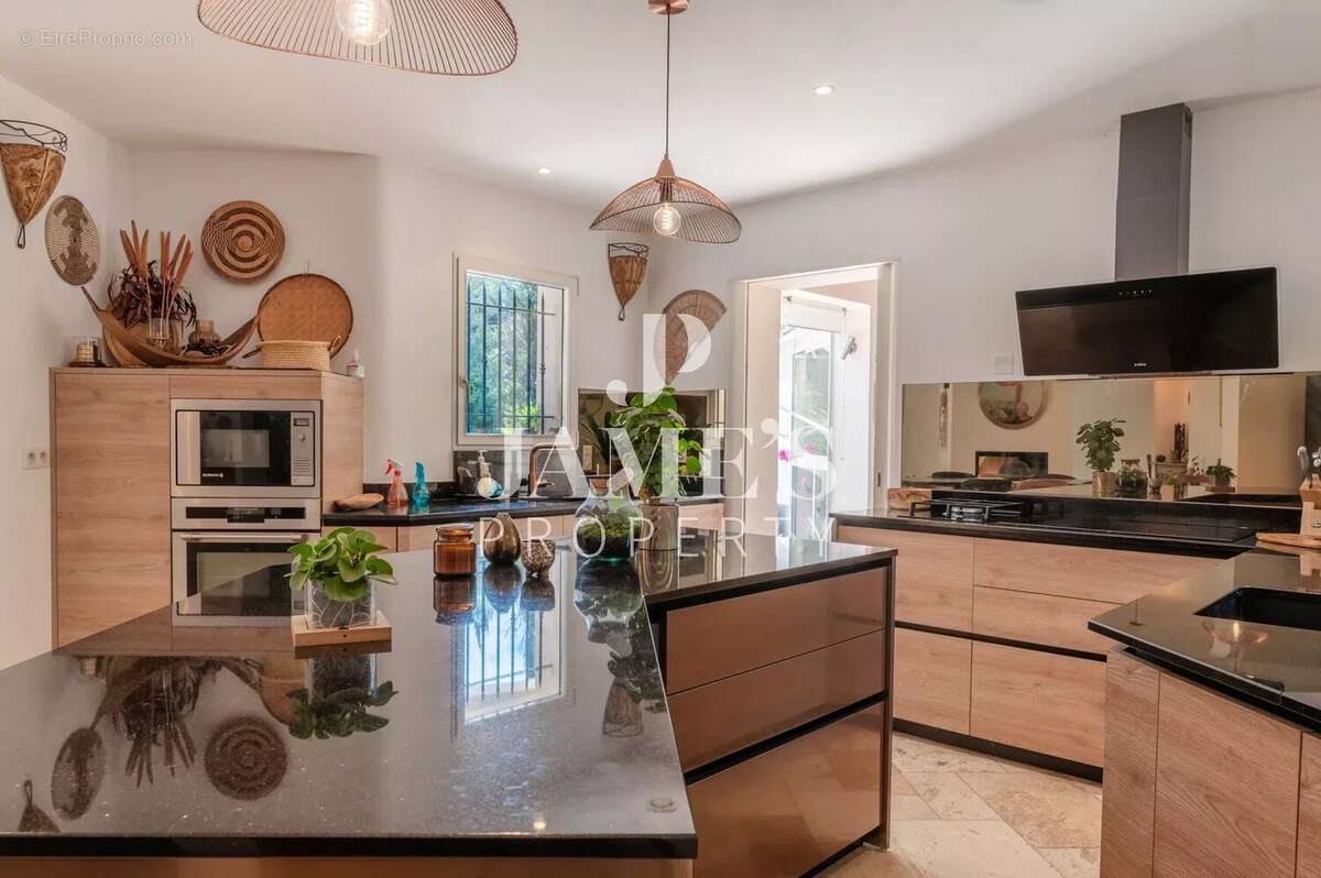 Maison 198 m² à Fontvieille  - photo 9