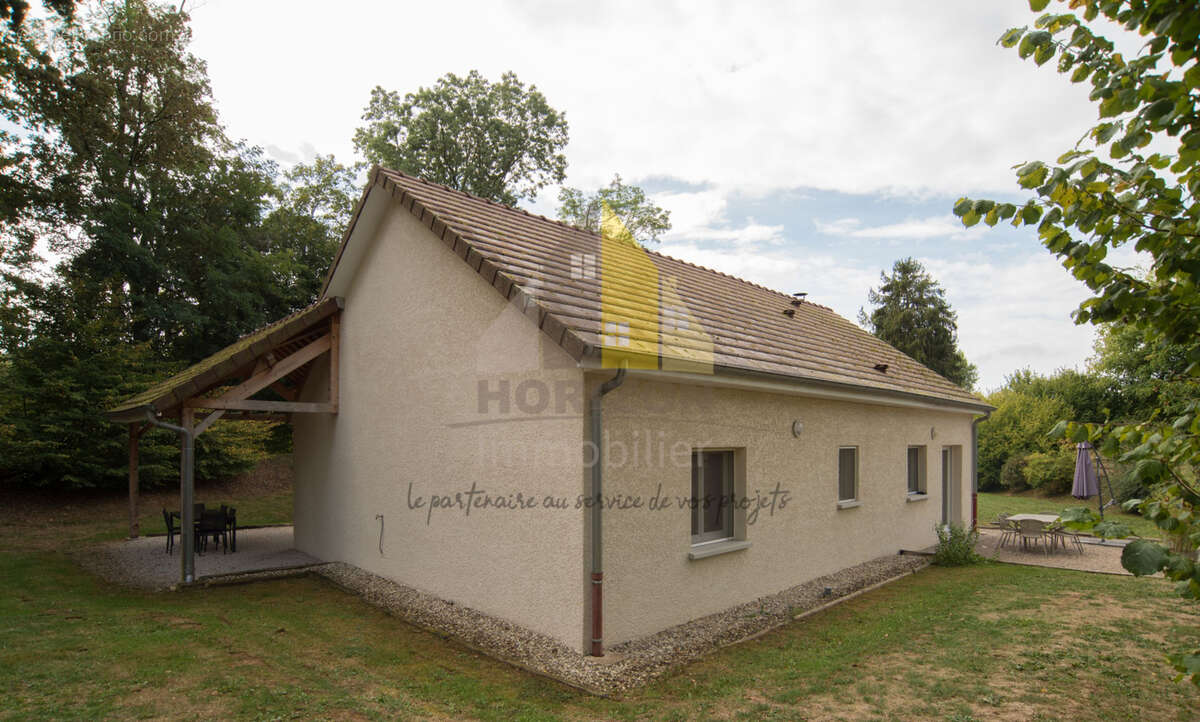 Maison à COMMENAILLES