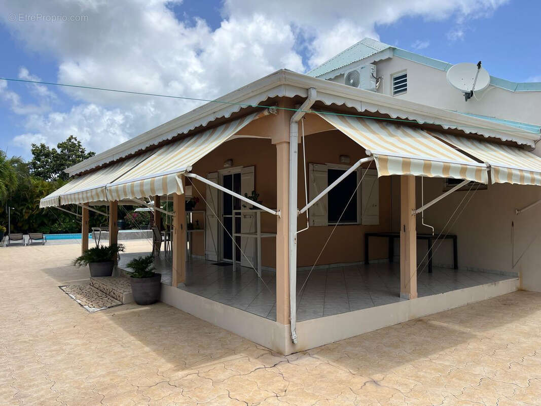 Maison à BAIE-MAHAULT