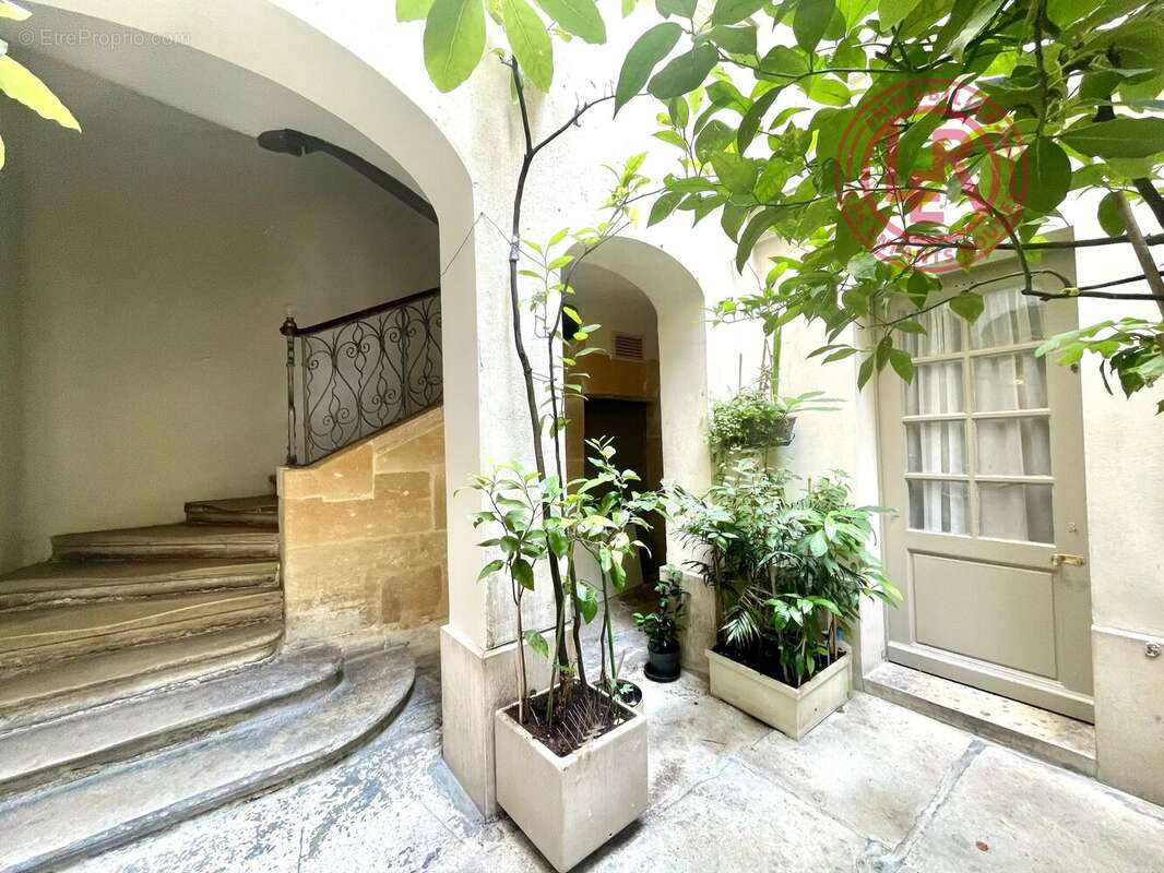 Paris 4ème - Rue de Sévigné - Beau duplex rénové, calme et lumineux - photo 11