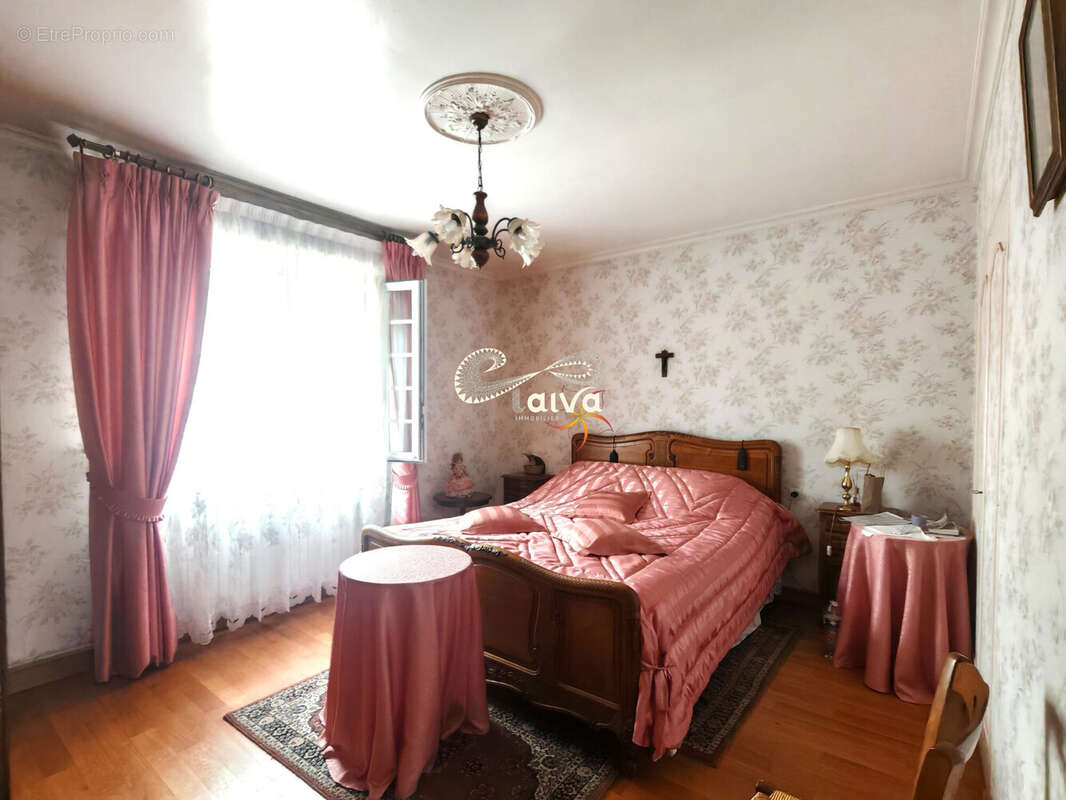 Maison centre ville Dinan, quartier calme, Dynamo, maison familiale avec 4 chambres, jardin, sous-sol, grande pièce de vie, lumineuse - Maison à DINAN