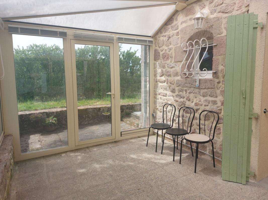 Maison à TOULX-SAINTE-CROIX