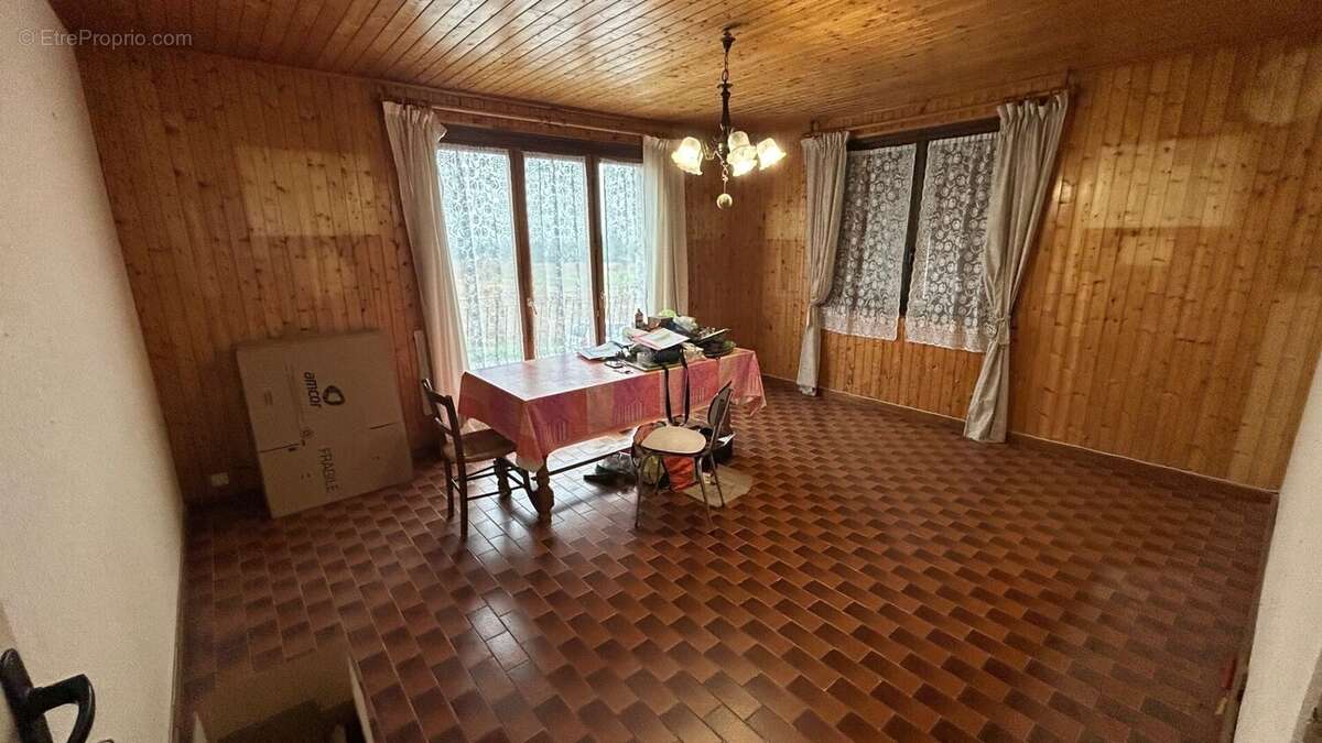 Maison a vendre a Cranves Sales Séjour - Maison à CRANVES-SALES