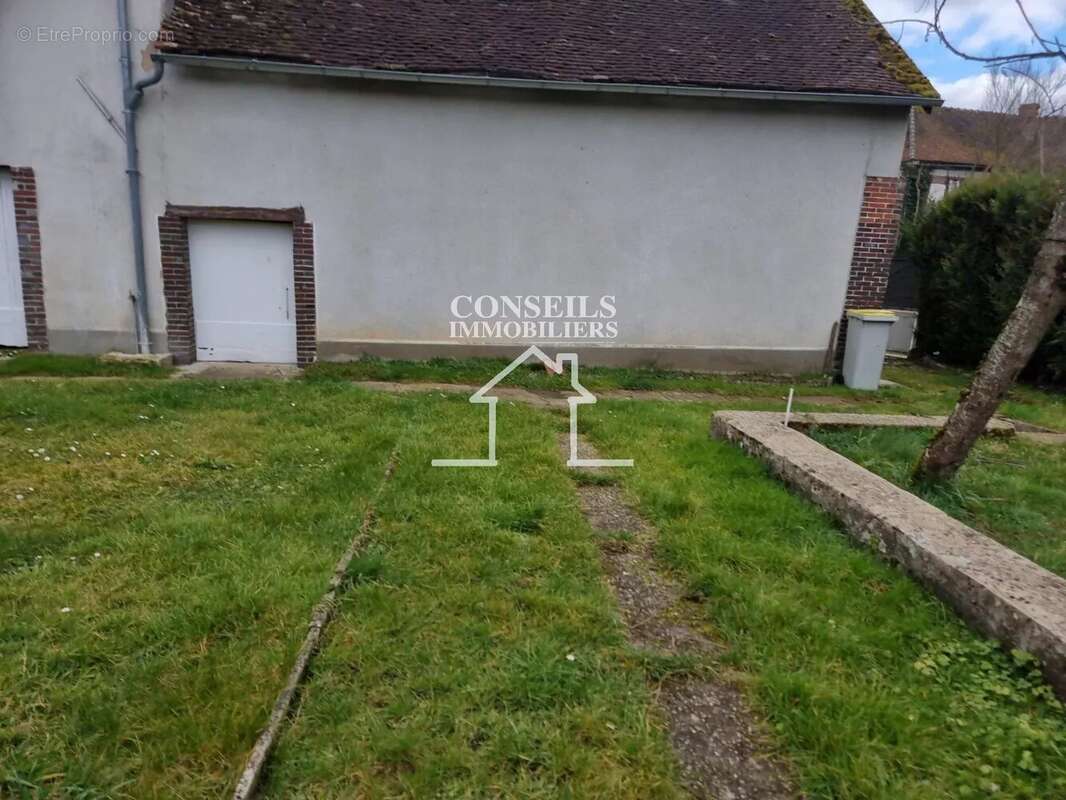 Maison à VILLENEUVE-SUR-YONNE