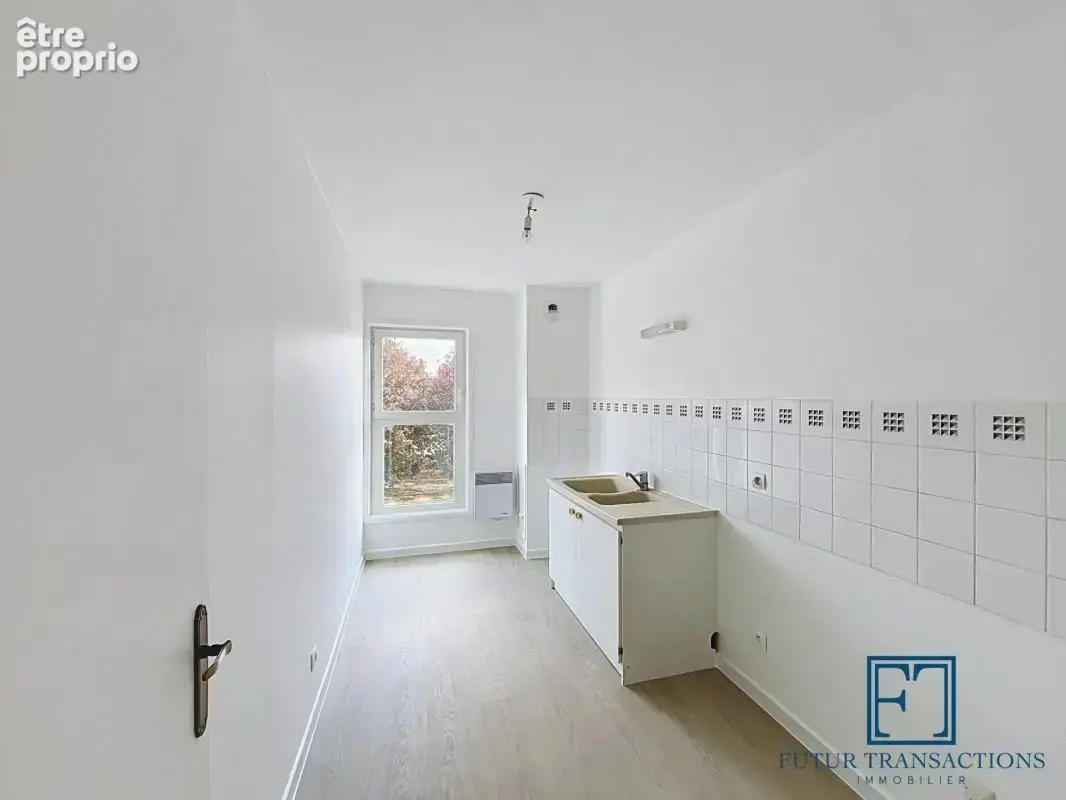 Appartement 3 pièces 65 m² à vendre à Voisins-Le-Bretonneux (78960) - photo 4