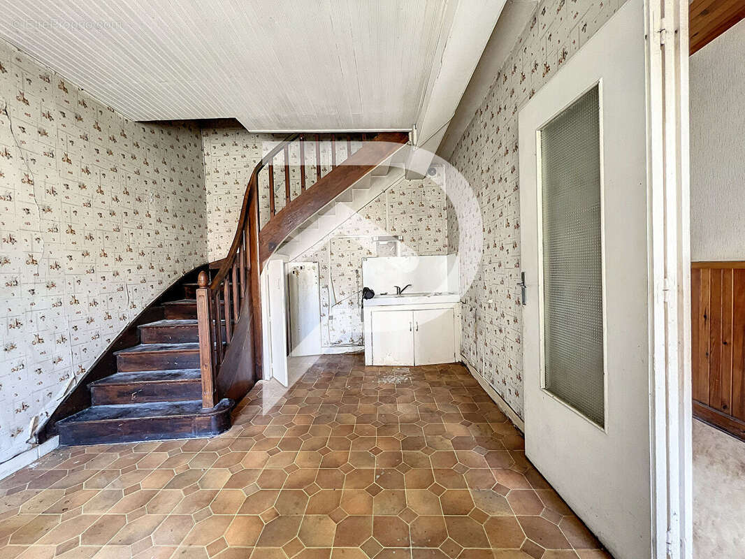 Maison à SAINT-MARTIN-LESTRA