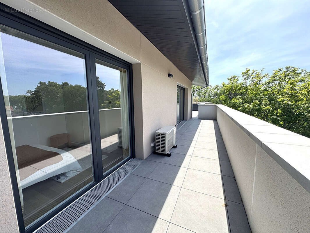 Appartement 5 pièces de 126m² + 150m² de Terrasse + 2 Parkings sous-sol ! Cote Pavée - photo 4