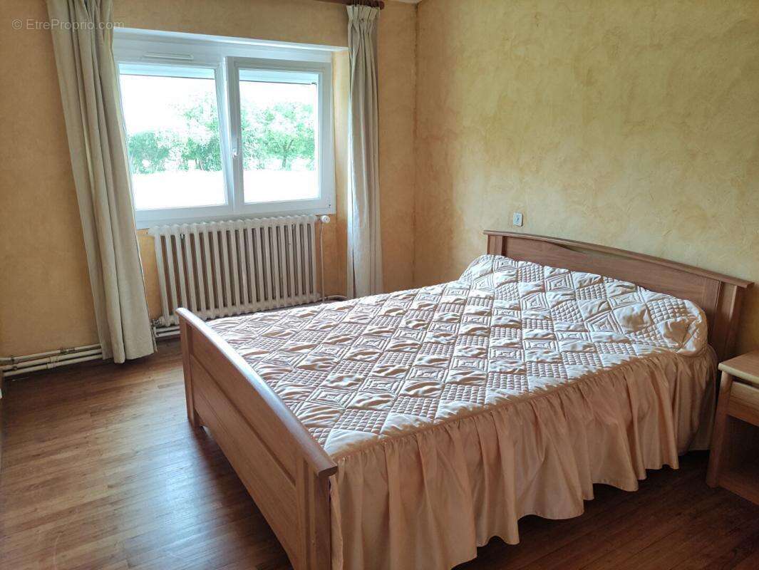 Maison à LES CHATELLIERS-CHATEAUMUR