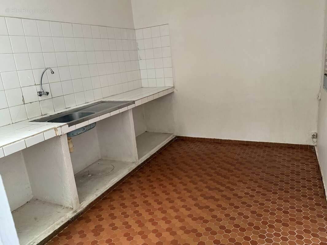 Commerce 74 m² à Les Abymes  - photo 3