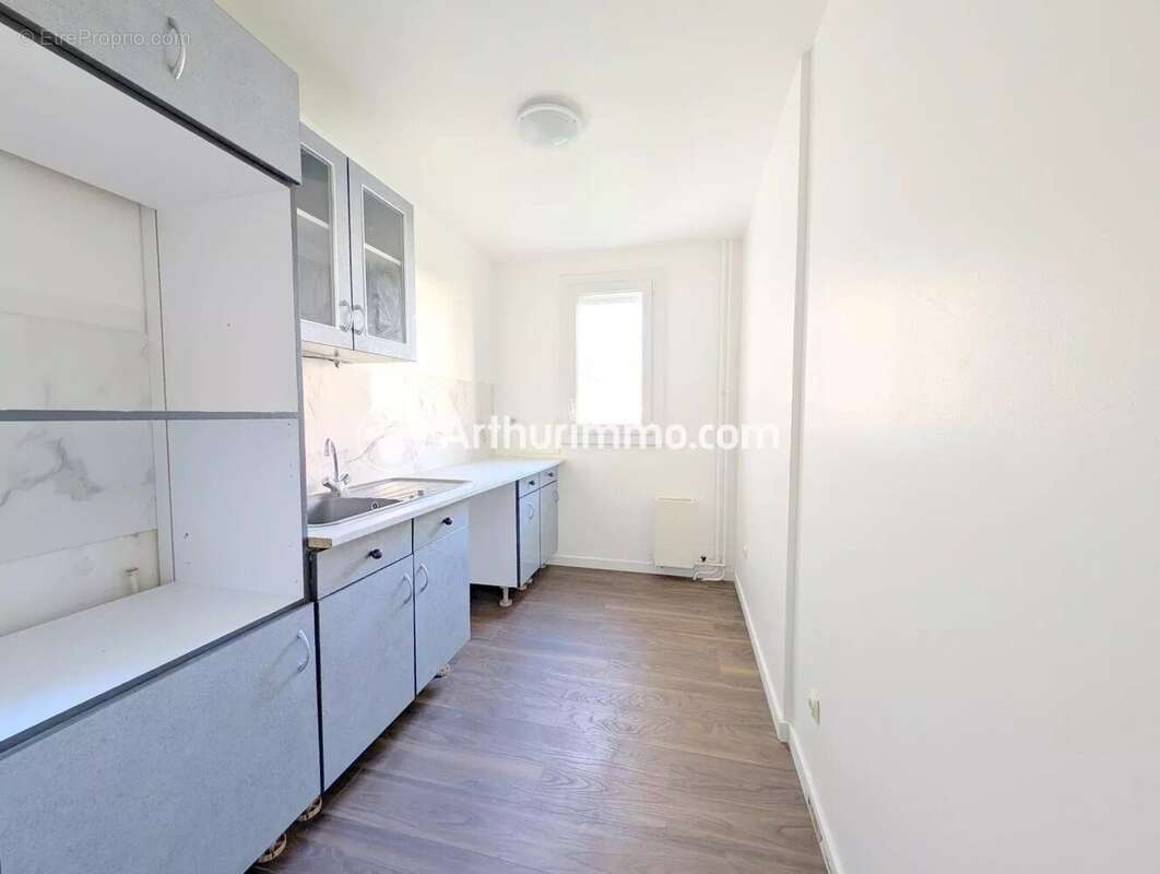 Appartement à SAVIGNY-LE-TEMPLE