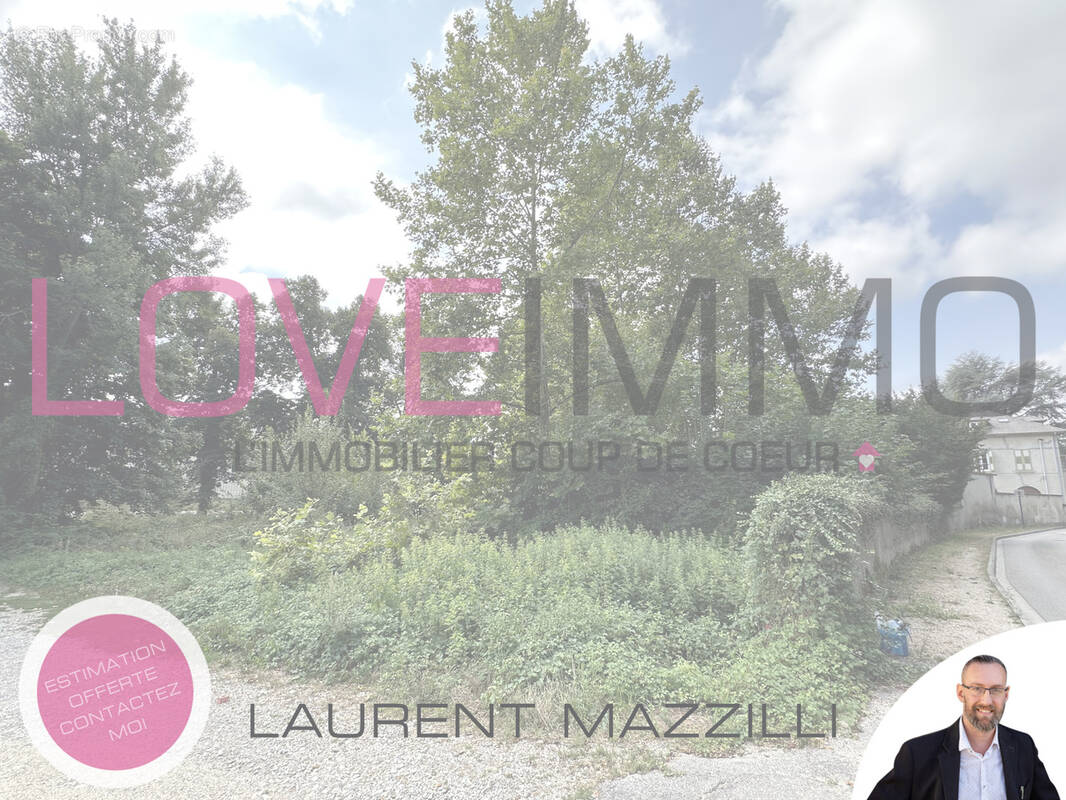 Terrain à SAINT-CLAIR-DE-LA-TOUR