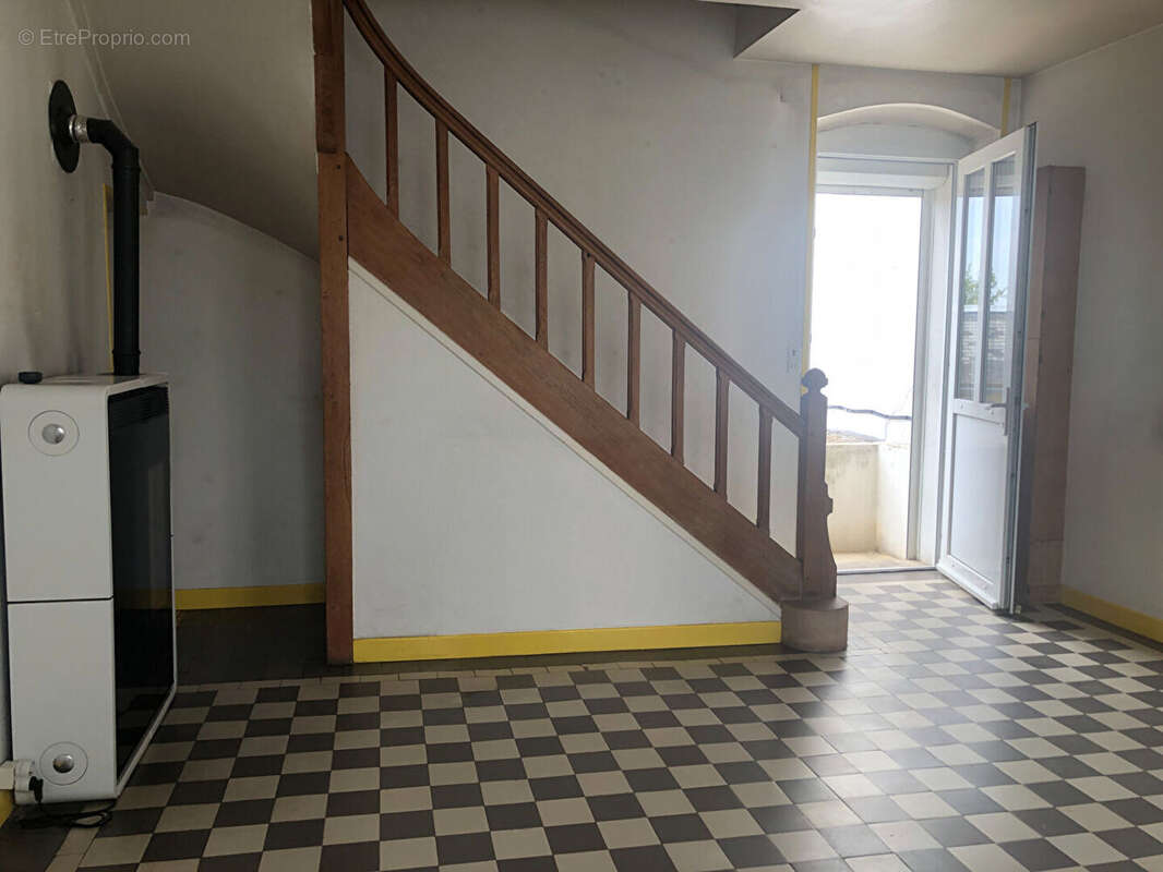 Maison en pierre avec fort potentiel - Terrain de 792 m² - photo 2
