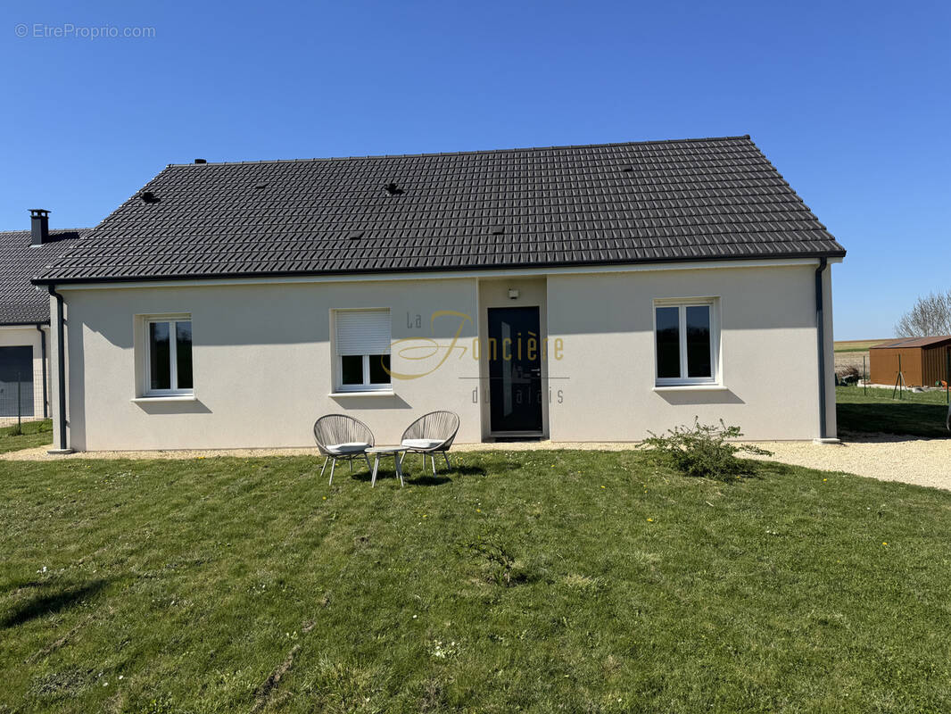 Maison à AVORD